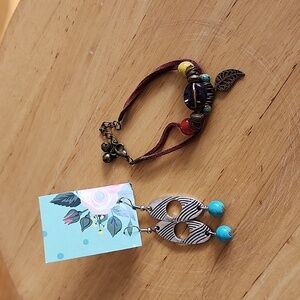 Bundle of 1 ankle bracelet and 1 earrings